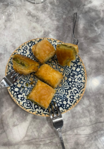 baklava serve